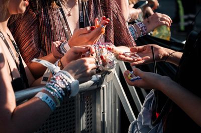Bracelet exchange: Homemade bracelets seem to be a parallel currency. In return, they safely give you good mood and drinking water.