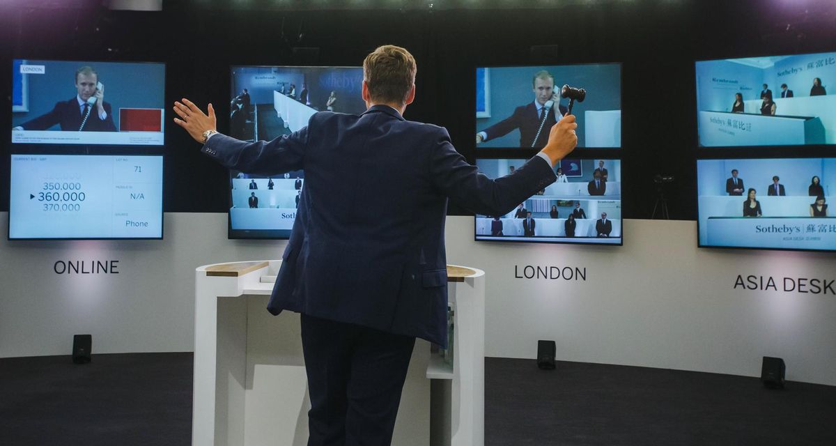 Empêchées d’organiser des enchères en salle selon le calendrier habituel, les maisons de vente ont diversifié leurs canaux de vente tout en boostant le digital. 