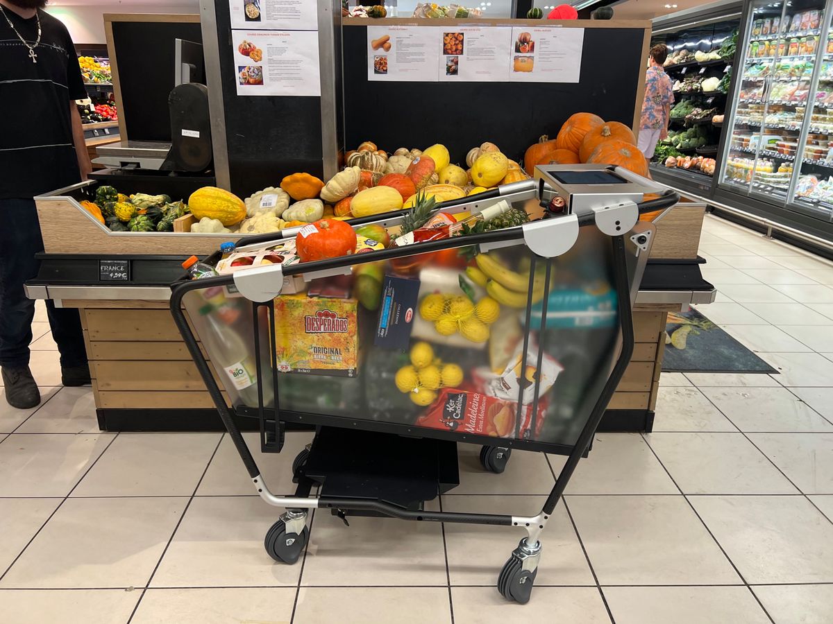 Entre Big Brother et coupe-file, le chariot du futur arrive