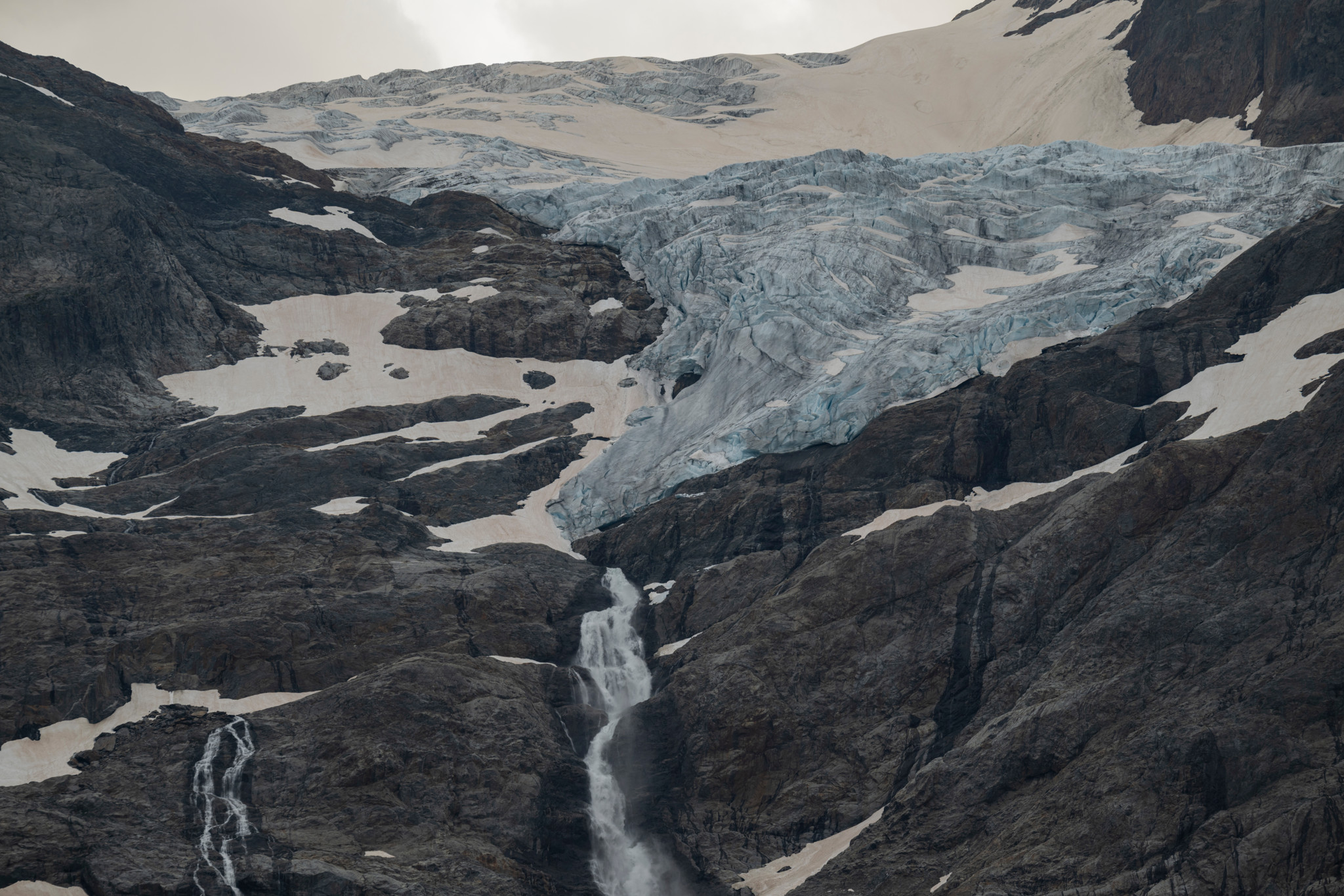 Wenig Schutz vor Schmelze: Schweizer Gletscher starten mit Schneedefizit in den Sommer