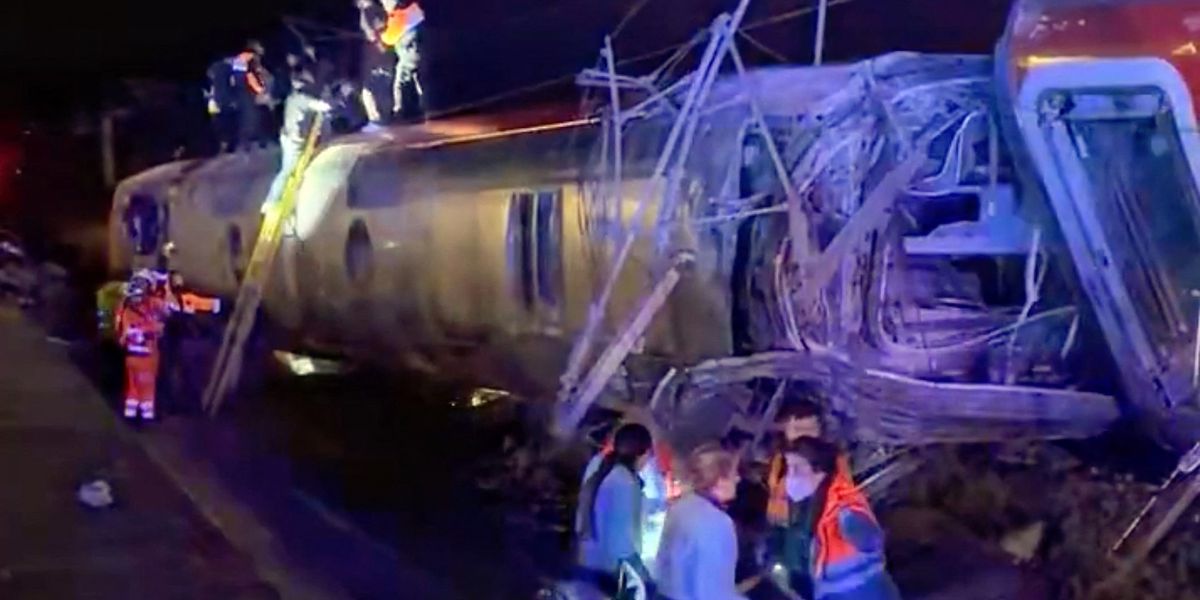 Au moins 21 morts dans un accident de trains en Espagne