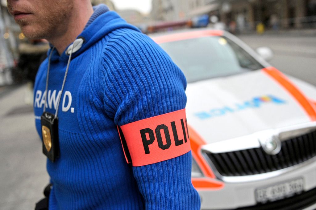 Horaires à la police: les syndicats mettent la pression