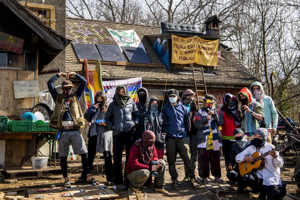 Le Ministère public vaudois reproche aux zadistes d’avoir occupé illicitement le site, propriété du cimentier Holcim, et d’avoir résisté à la police lors de son intervention du 30 mars 2021.