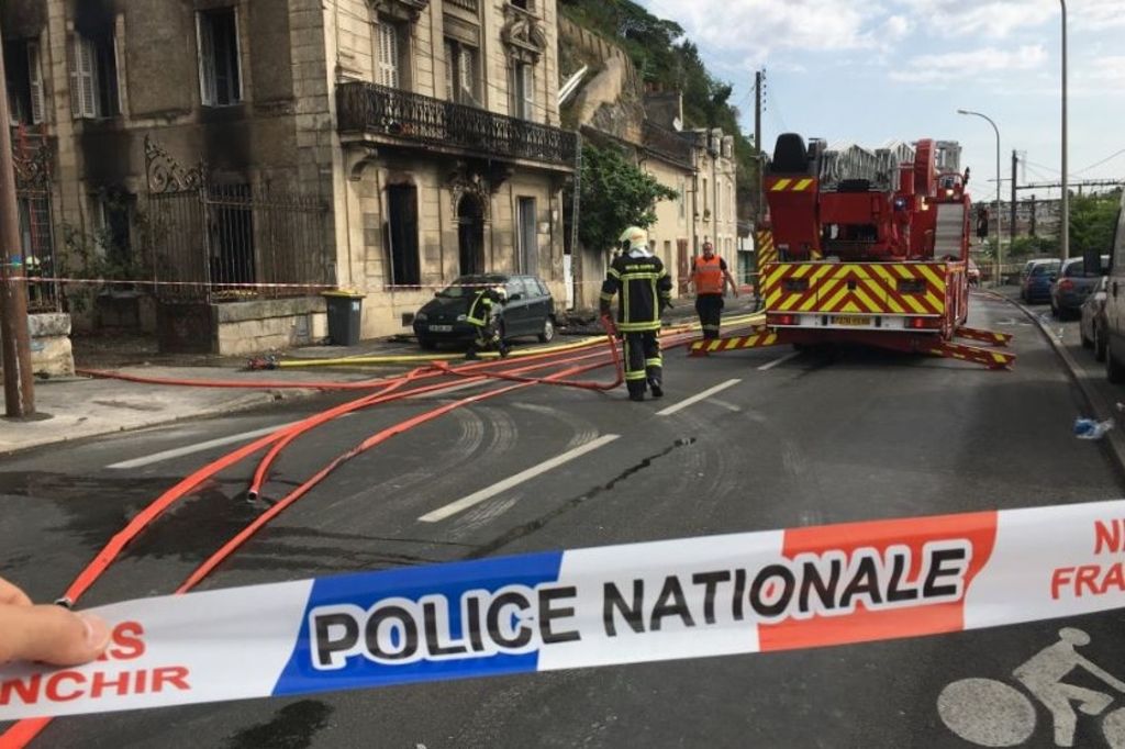 Un immeuble prend feu: un suspect interpellé