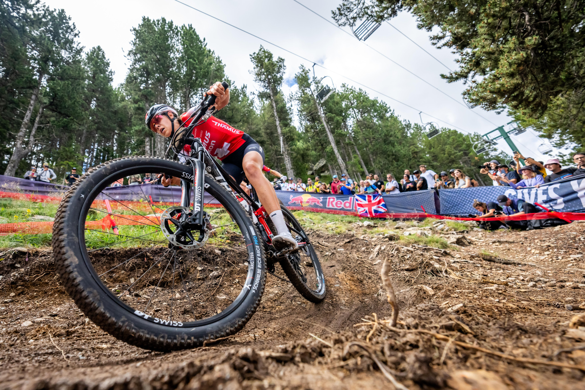 Alessandra Keller aus der Schweiz während des Cross Country Elite Frauen XCO Rennens der WHOOP UCI Mountain Bike World Series in Pal Arinsal, Andorra, am 13. Juli 2025.