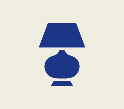 Illustration d'une lampe de table bleue avec un abat-jour en forme de cône sur un fond beige.