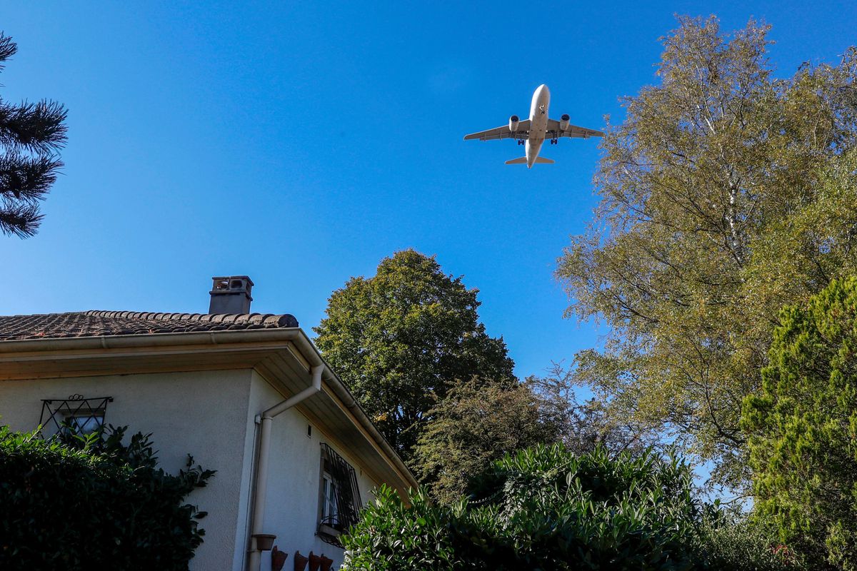Le trafic de l’aéroport de Genève génère des nuisances sonores importantes pour les riverains. Photo LUCIEN FORTUNATI
