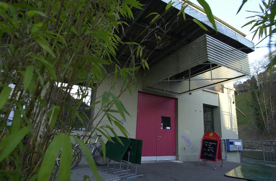 Das Tor zu kinematografischen und kulinarischen Genüssen (2001).