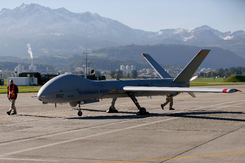 Les drones planent sur le programme d'armement 2015