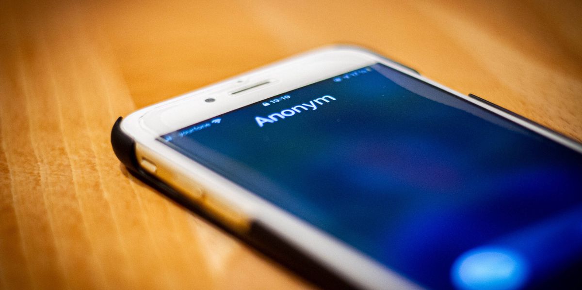 Mutmasslicher-Telefonbetrug-Seniorin-bergibt-Bargeld-an-falschen-Polizisten-Fahnder-greifen-zu