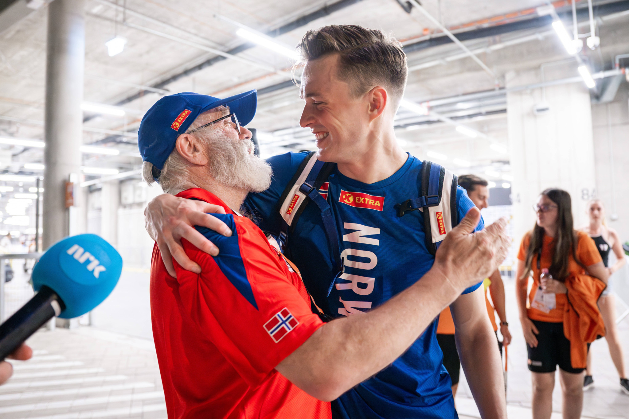 230823 Karsten Warholm of Norway with his coach Leif Olav Alnes after winning men s 400 meter hurdles final during day 5 of the 2023 World Athletics Championships on August 23, 2023 in Budapest. Photo: Vegard Grott / BILDBYRAN / kod VG / JM0521 bbeng friidrott athletics friidrett 2023 world athletics championships world athletics championships budapest23 friidrotts-vm friidretts-vm vm norge norway *** 230823 Karsten Warholm of Norway with his coach Leif Olav Alnes after winning men s 400 meter hurdles final during day 5 of the 2023 World Athletics Championships on August 23, 2023 in Budapest Photo Vegard Grott BILDBYRAN kod VG JM0521 bbeng friidrott athletics friidrett 2023 world athletics championships world athletics championships budapest23 friidrotts vm friidretts vm vm norway PUBLICATIONxNOTxINxSWExNORxAUT Copyright: VEGARDxGRoTT BB230823VG185