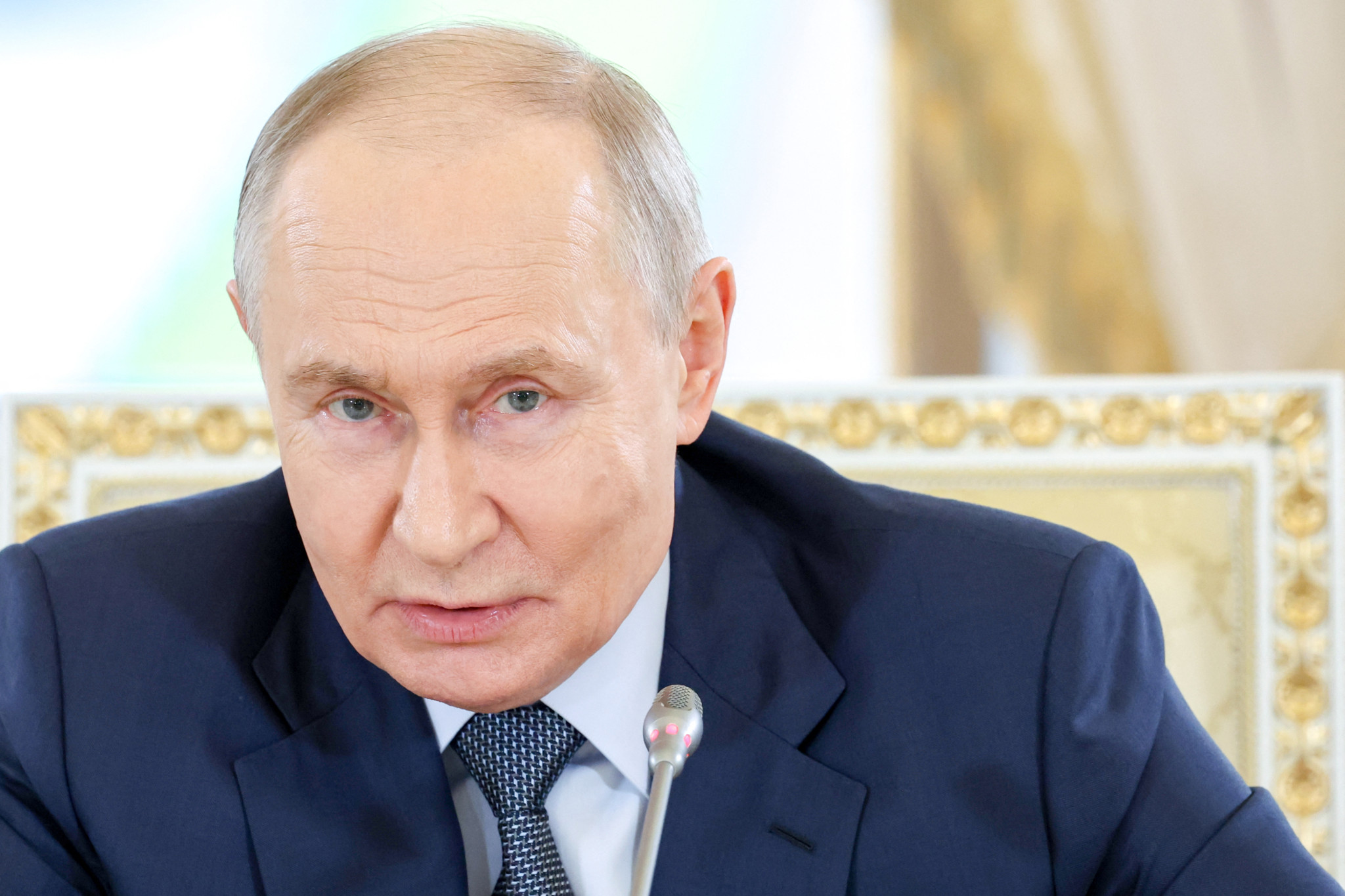 Wirtschaftsforum in St. Petersburg: Putin zeigt sich siegesgewiss – und fordert erneut den Donbass