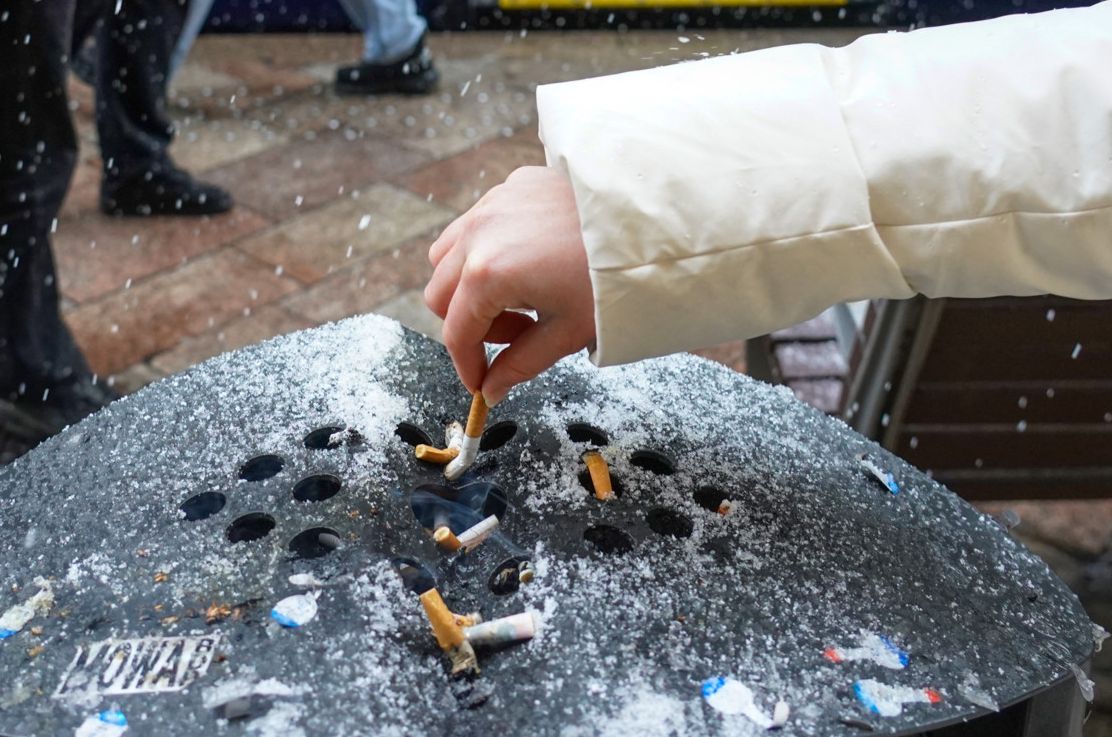 Genève, le 09/01/2024 -  L'interdiction de fumer dans les abris bus et aux arrêt de Tram est théoriquement effective .