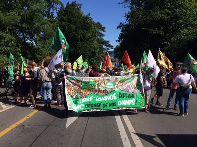 Mobilisation modeste contre l’OMC au bout du lac