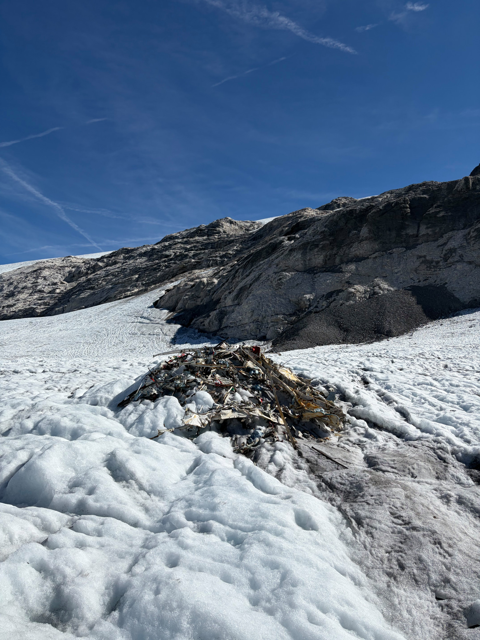 Fonte des glaces: Un glacier libère un avion qui se serait écrasé en 1963