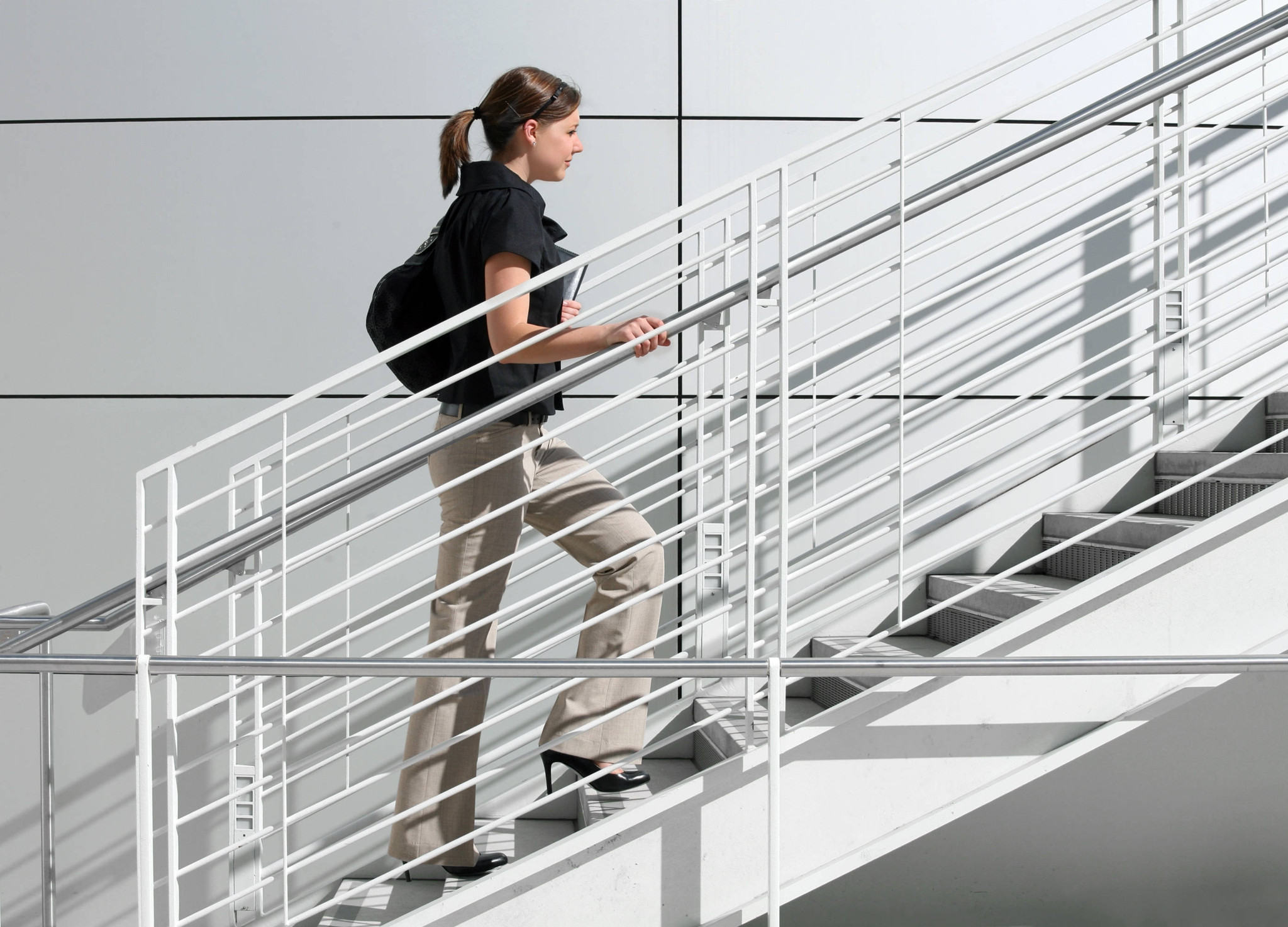 Des petits gestes qui sauvent: Comment rester fit quand on n’a pas le temps de faire du sport?