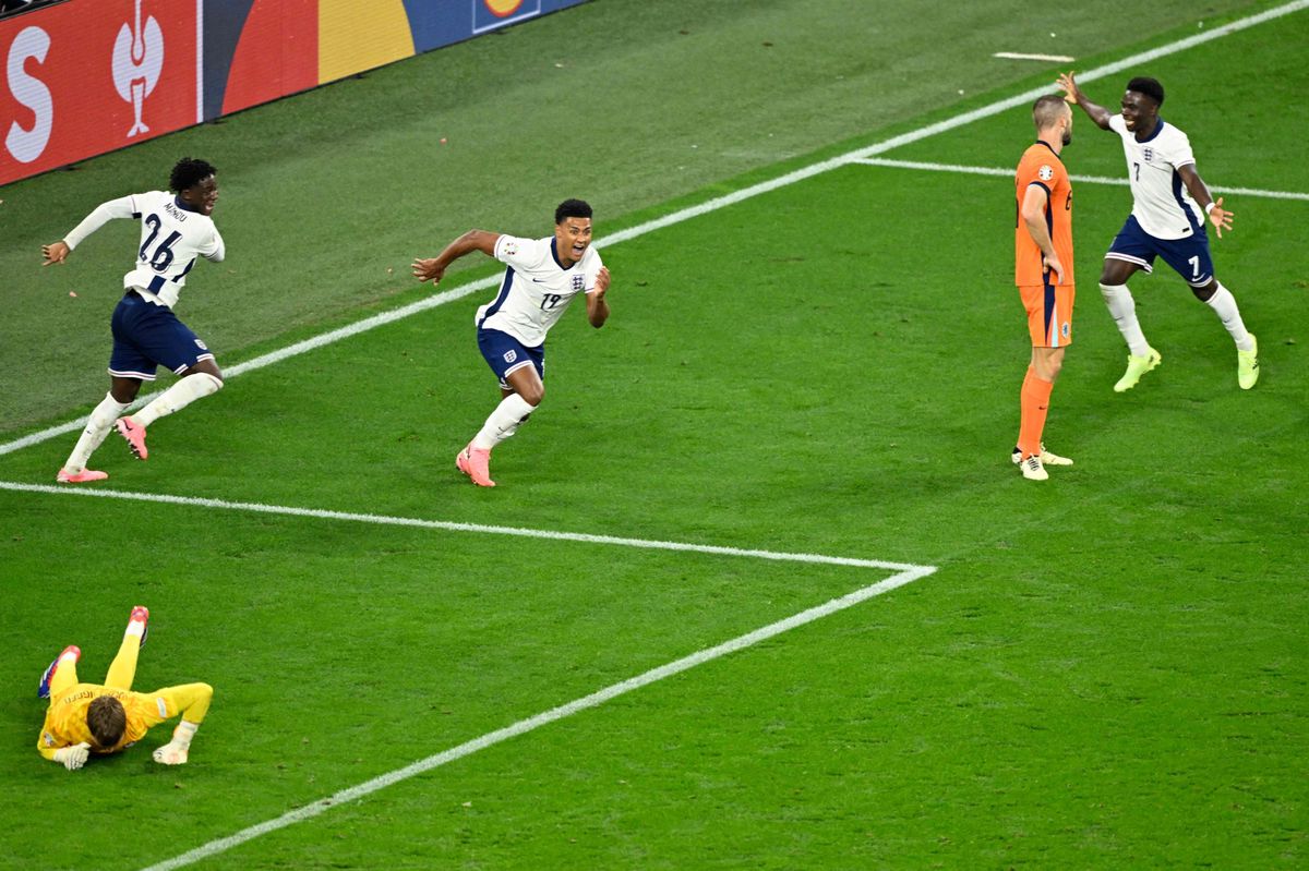 England's forward #19 Ollie Watkins celebrates scoring his team's second goal during the UEFA Euro 2024 semi-final football match between the Netherlands and England at the BVB Stadion in Dortmund on July 10, 2024. (Photo by INA FASSBENDER / AFP)