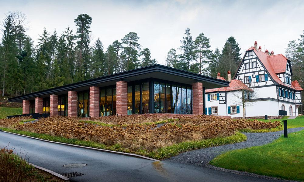 Le restaurant de la villa Lalique a été dessiné par l’architecte Mario Botta.