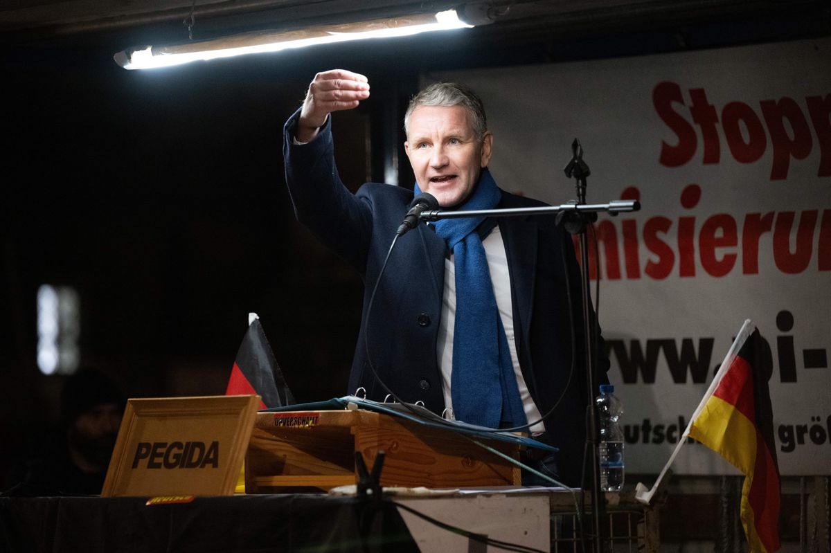 06.11.2023, Sachsen, Dresden: Björn Höcke, Thüringer AfD-Landesvorsitzende, spricht auf einer Kundgebung der extremistischen und islamfeindlichen Pegida-Bewegung. Foto: Sebastian Kahnert/dpa +++ dpa-Bildfunk +++ (KEYSTONE/DPA/Sebastian Kahnert)