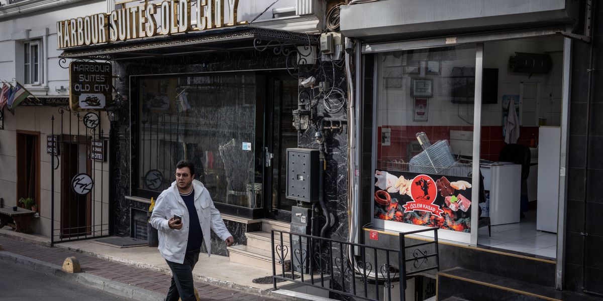 Deaths in Istanbul: Insecticide poisons German family.