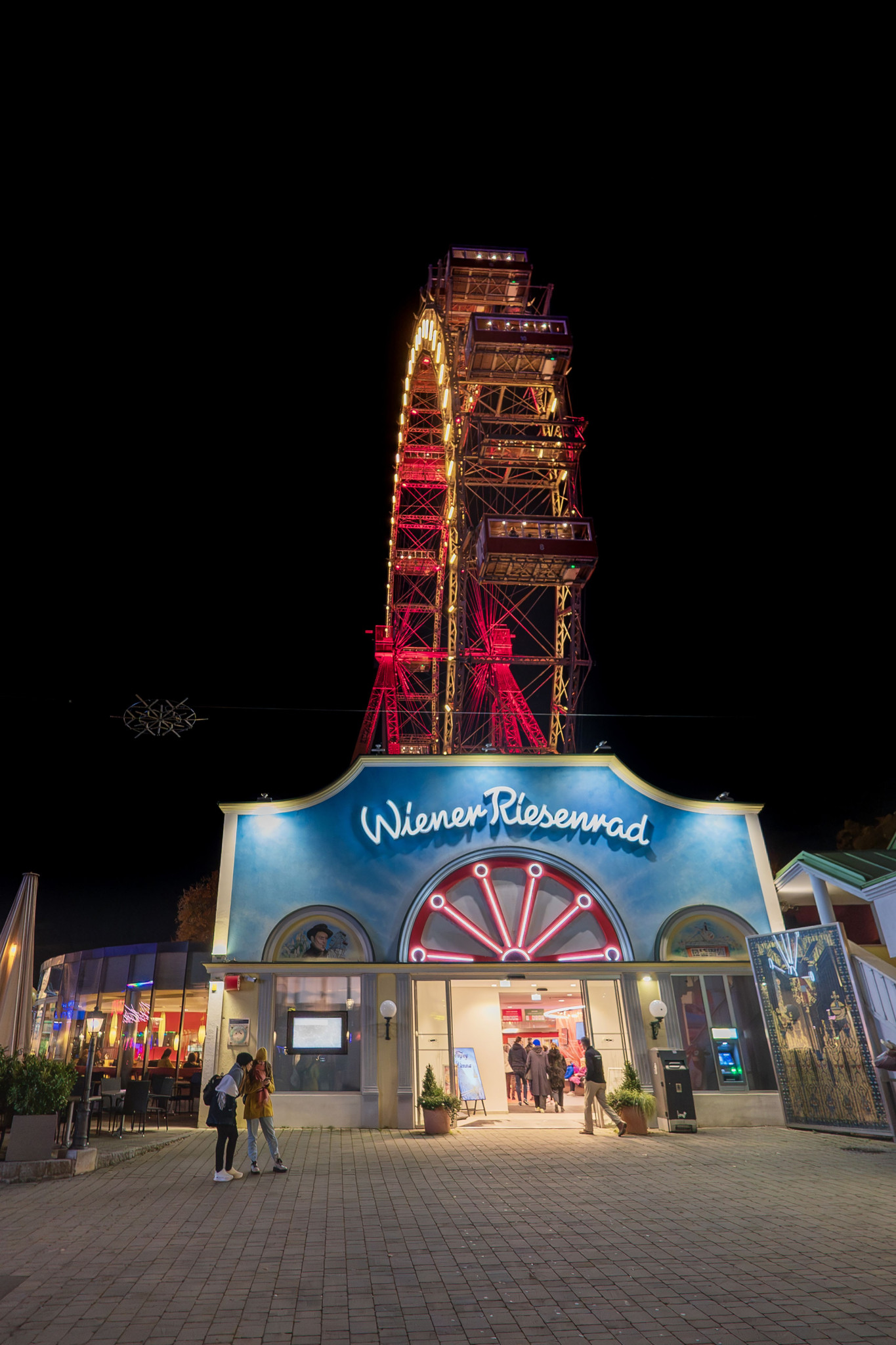 Notbremse nicht betätigt: Achterbahn im Wiener Prater entgleist: fünf Verletzte