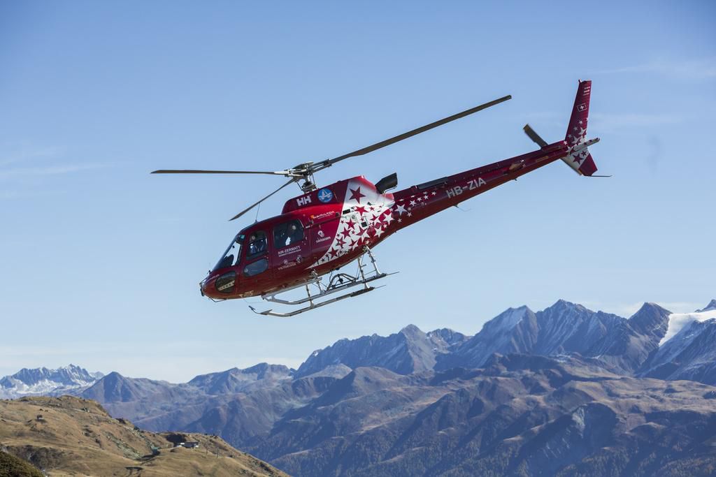 Plusieurs corps de sapeurs-pompiers ainsi qu’un hélicoptère d’Air Zermatt ont été mobilisés afin de parvenir à bout du sinistre (photo d’illustration).