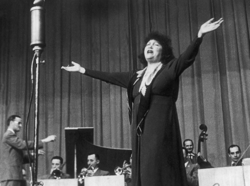 Fréhel avant-guerre. La chanteuse réaliste française impose son répertoire dès 1925.