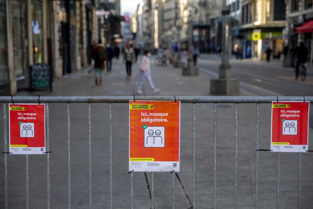 Plakate des Bundes machen in Genf auf die Maskenpflicht im öffentlichen Raum aufmerksam. (21. November 2020)
