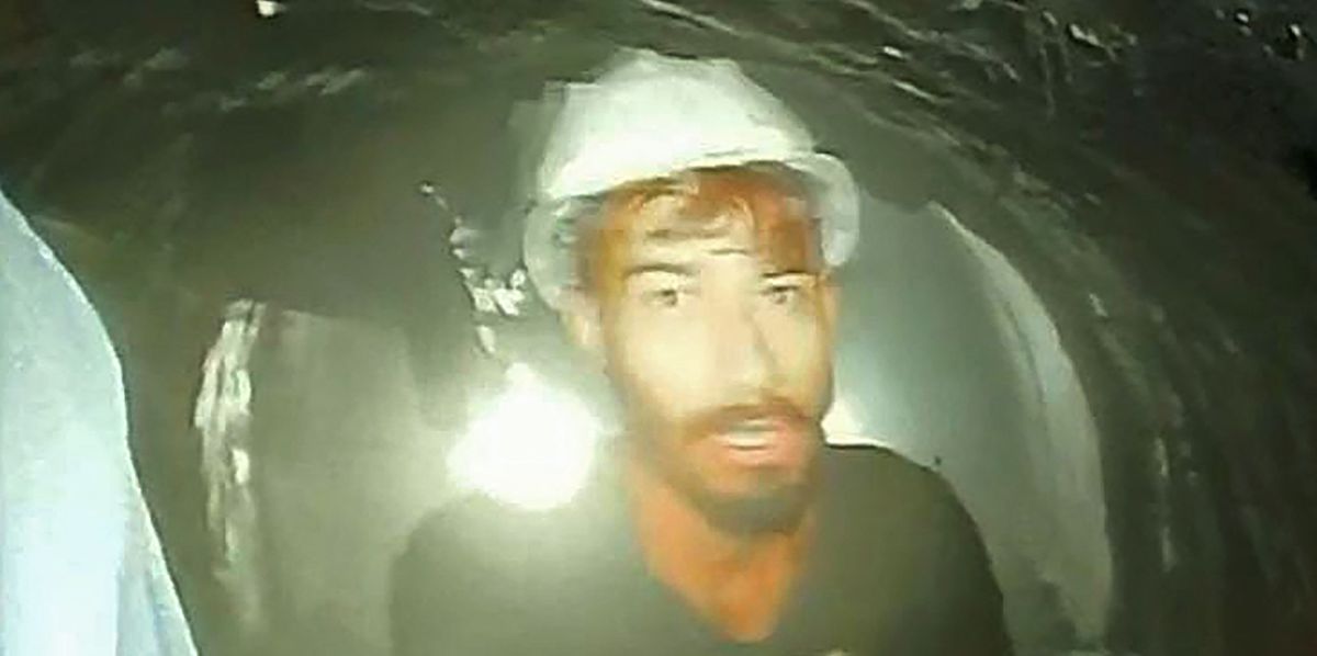 This picture released by Department of Information and Public Relation (DIPR) Uttarakhand and taken with endoscopic camera on November 21, 2023 shows a worker trapped inside the under-construction tunnel, days after it collapsed in the Uttarkashi district of India's Uttarakhand state. Forty-one Indian workers trapped in a collapsed road tunnel for 10 days were seen alive on camera for the first time November 21 as workers attempted to create new passageways to free them. (Photo by Department of Information and Public Relation (DIPR) Uttarakhand / AFP) / RESTRICTED TO EDITORIAL USE - MANDATORY CREDIT "AFP PHOTO /  Department of Information and Public Relation (DIPR) Uttarakhand " - NO MARKETING NO ADVERTISING CAMPAIGNS - DISTRIBUTED AS A SERVICE TO CLIENTS