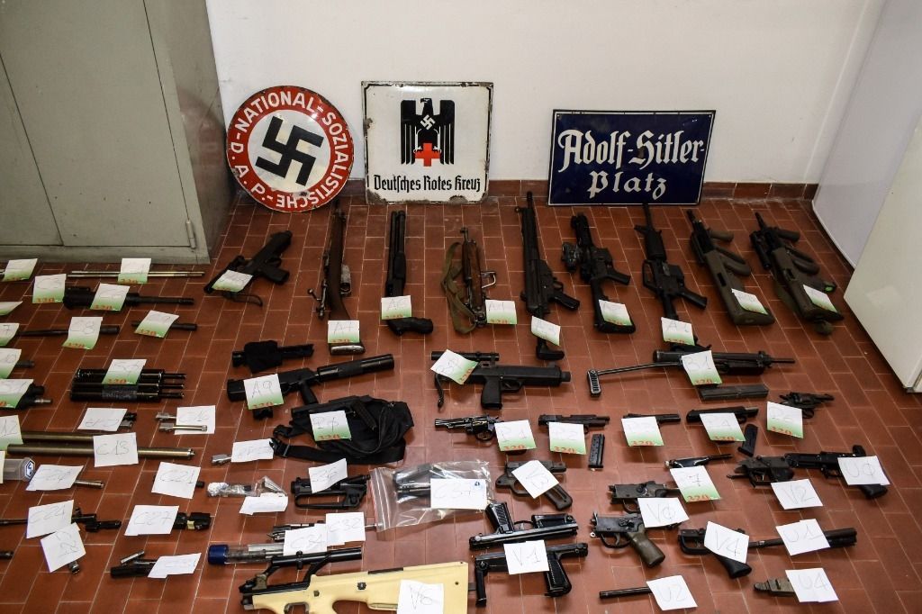 Un arsenal de guerre saisi chez les néofascistes