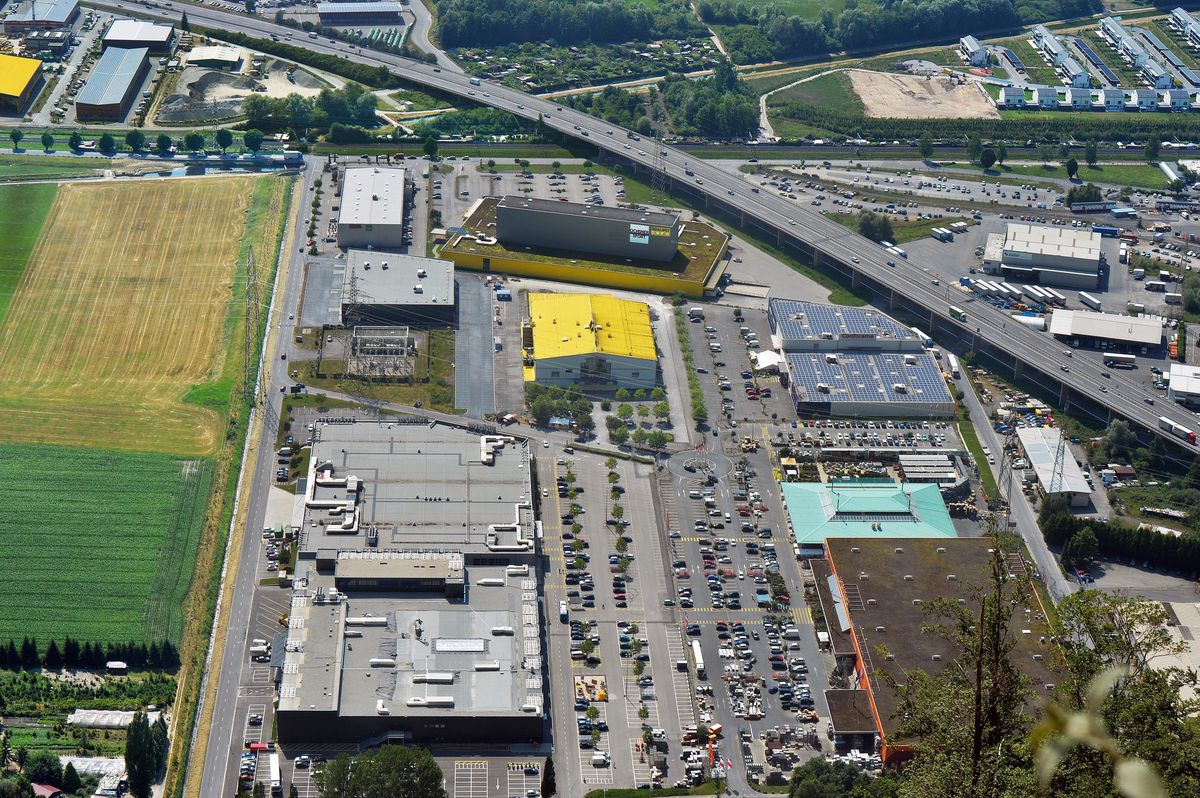 Le drame s’est produit à la sortie du magasin de bricolage Horbach, dans la zone industrielle de Villeneuve.