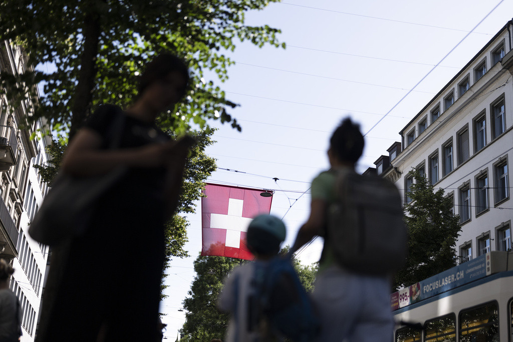 Swiss labor market remains robust: Unemployment rate falls