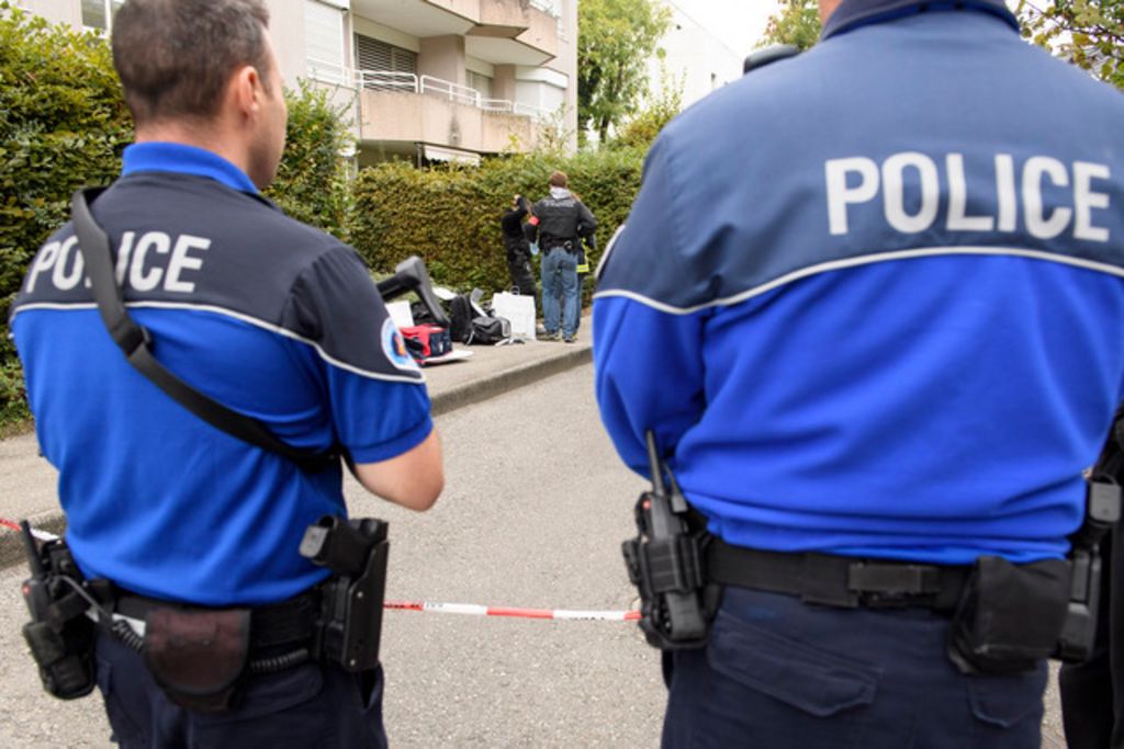 Police: le mouvement de contestation se durcit