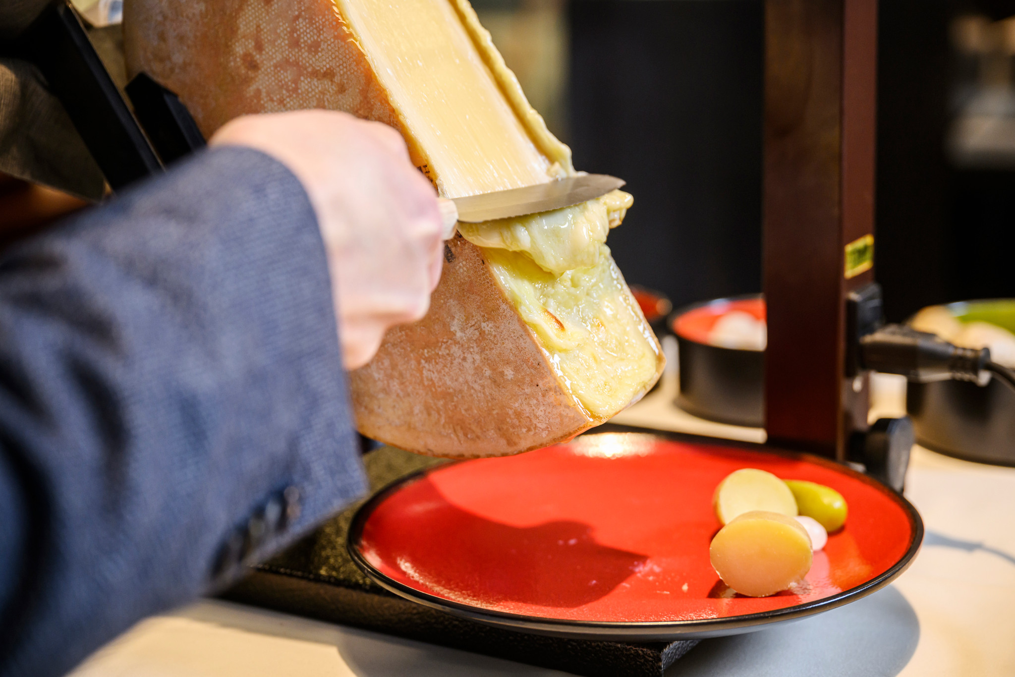 «Apropos» – der tägliche Podcast: Der Bund forscht an veganem Raclette – und löst damit eine politische Grundsatz­debatte aus