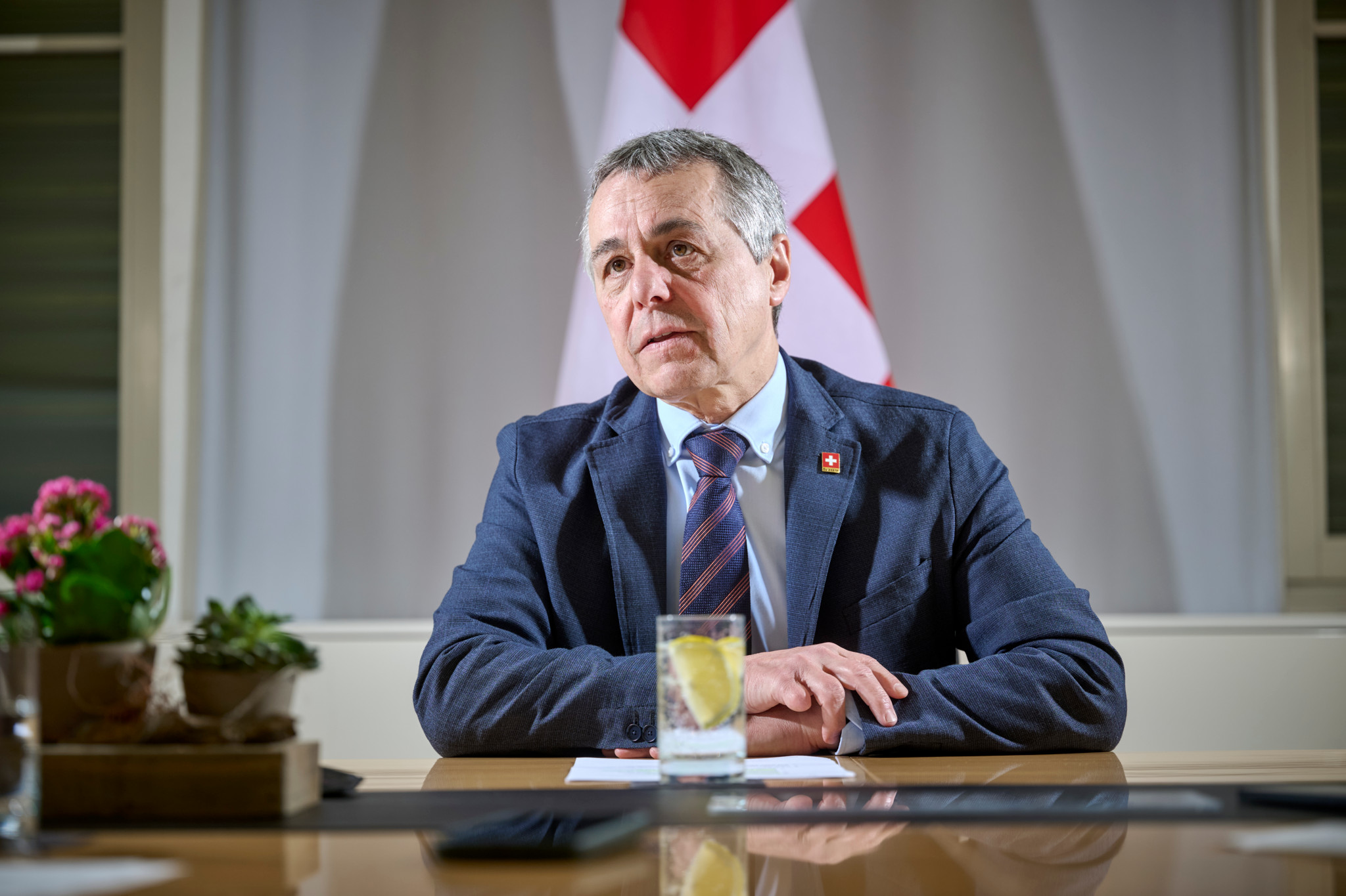 Ignazio Cassis zur 10-Millionen-Initiative: «Wir können nicht über Nacht die Züge und die Strassen leeren»