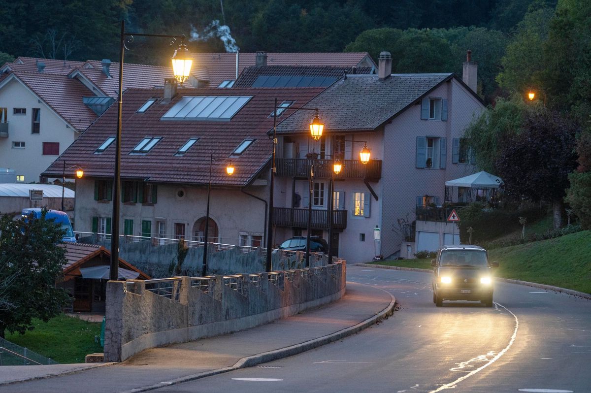 La commune de Montricher a pris la décision d’éteindre son éclairage public – hormis les passages pour les piétons – entre minuit et 5h du matin.