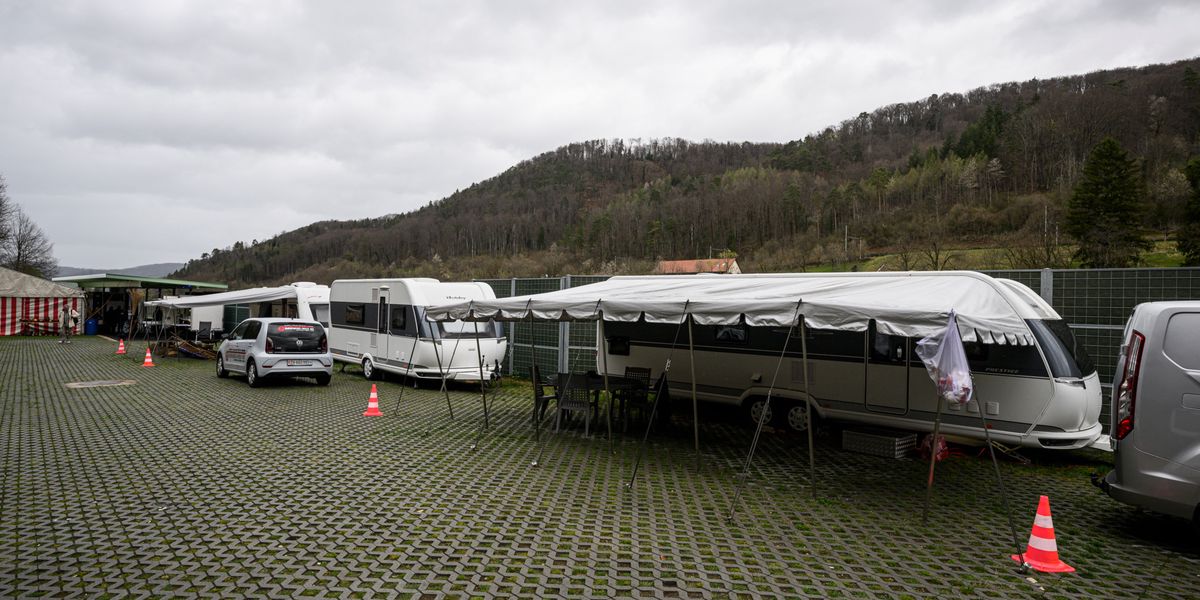 Vermutlich-Fahrende-aus-Frankreich-Abfall-und-Notdurft-im-Freien-Fahrende-sollen-in-Pratteln-nicht-mehr-parkieren-d-rfen