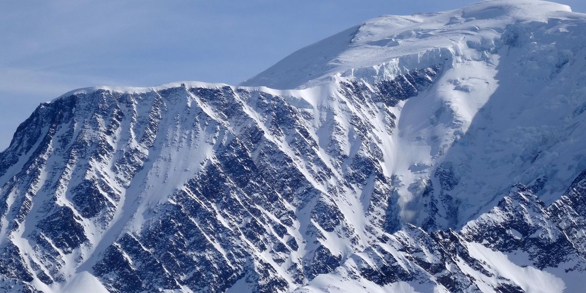 Mont-Blanc: un alpiniste italien tu&eacute; par une chute de pierres