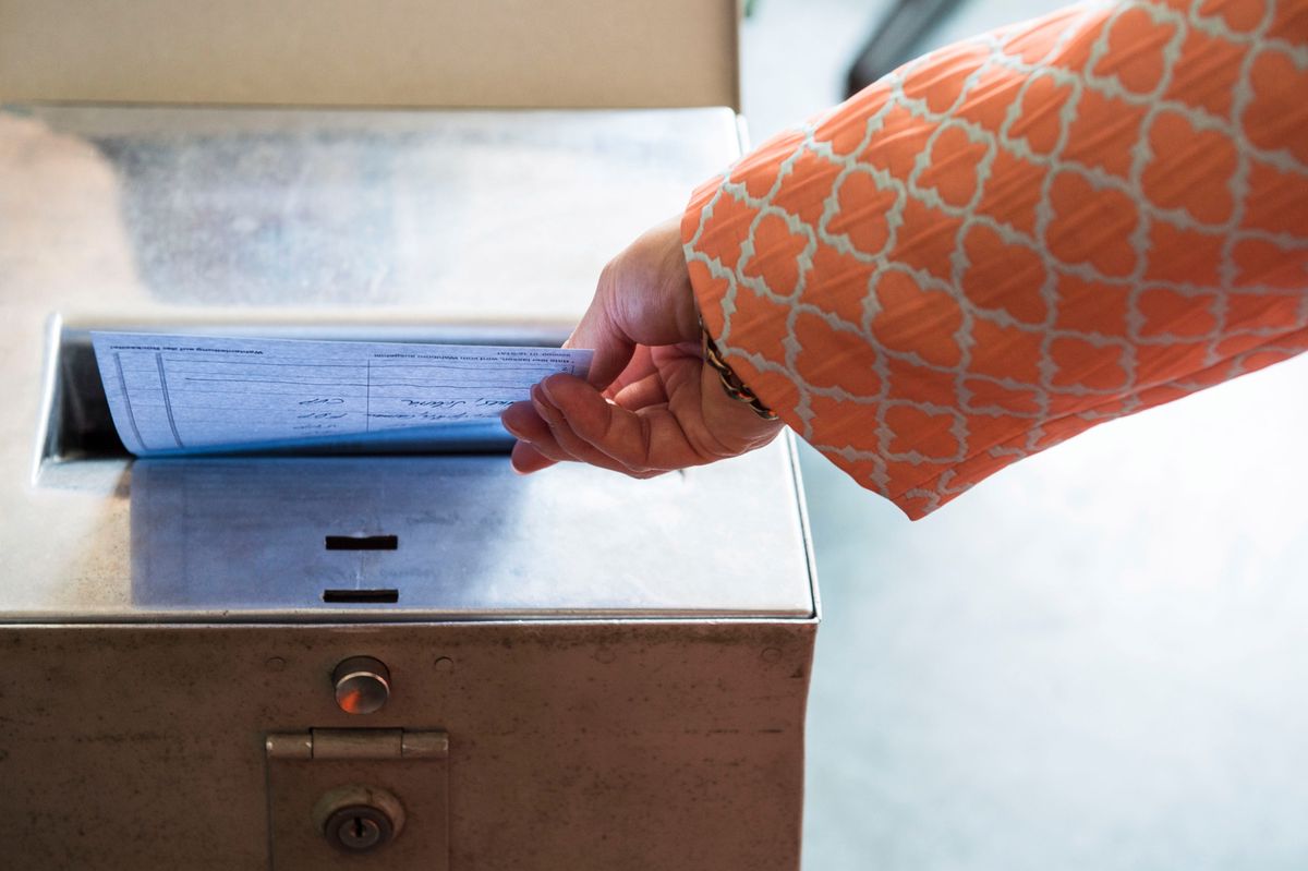 BILD: RETO OESCHGER, ZÜRICH, 12.04.2015
RESSORT: BB
Kantonsrat- und Regierungsratswahlen
Abstimmen und Auszählung im Schulhaus/Turnhalle Lavater, Schulhausstrasse
