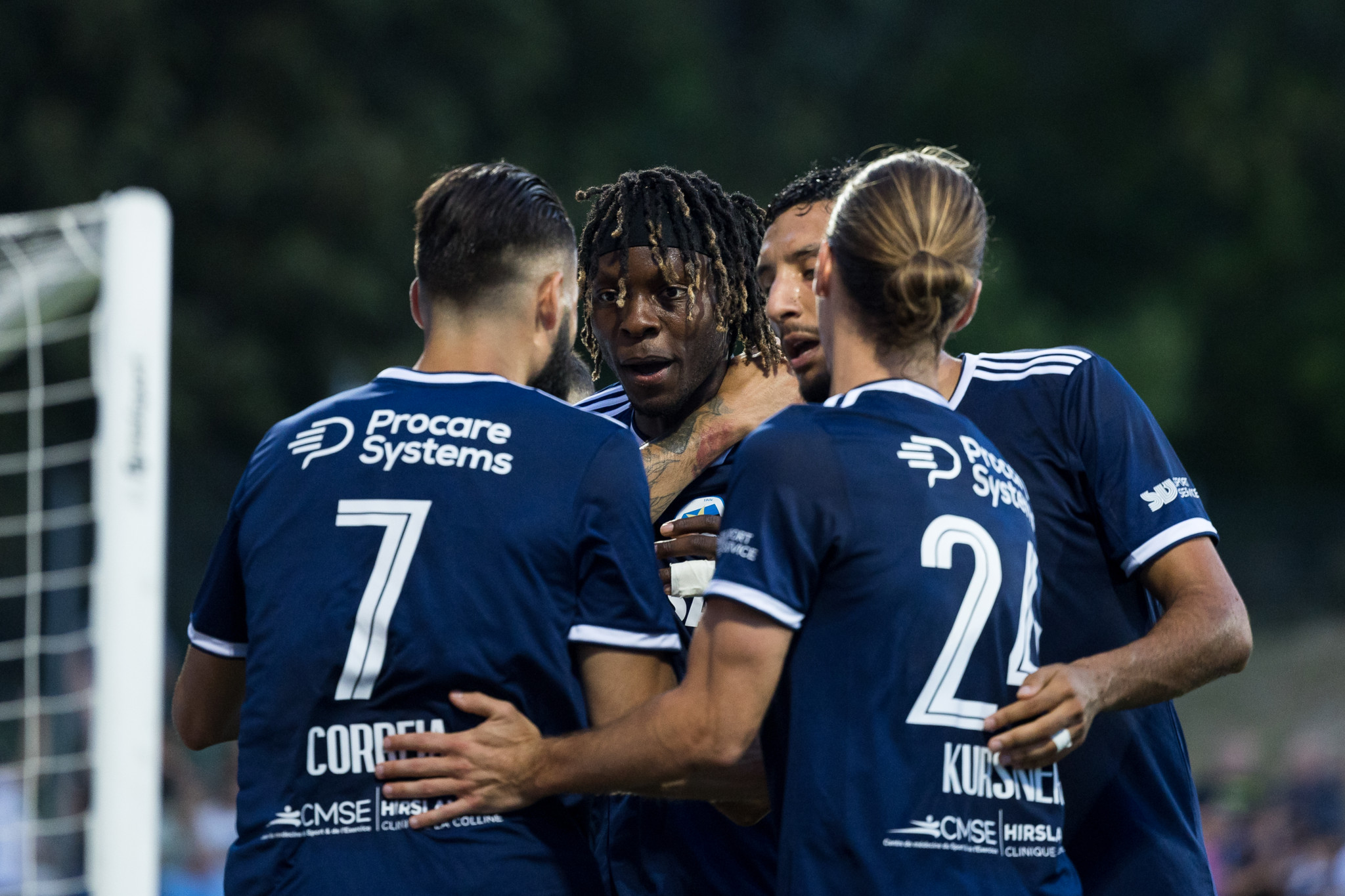 Joie Carouge apres l'egalisation a 1-1 de Usman Mamadou Simbakoli (Carouge), Oscar Correia Ferreira (Carouge), Usman Mamadou Simbakoli (Carouge), Madyen El Jaouhari (Carouge), Romain Kursner (Carouge), durant le match de 1/32eme de finale de Coupe Suisse entre Etoile Carouge FC et le FC Sion, le vendredi 18 aout 2023 au Stade de la Fontenette, a Carouge (Bastien Gallay / GallayPhoto)