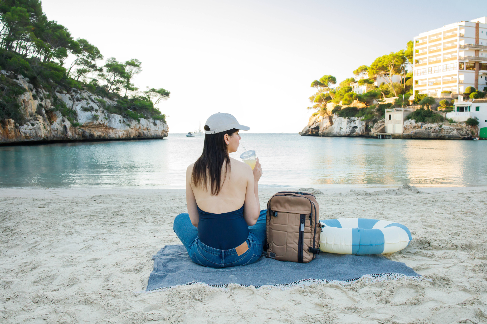 Bientôt les vacances: Voyager seul coûte-t-il vraiment plus cher?