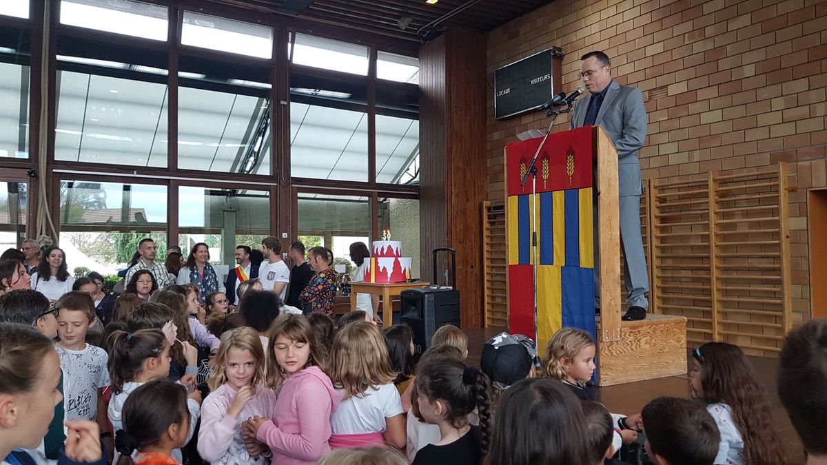 Perly fête les 50 ans de son école primaire
