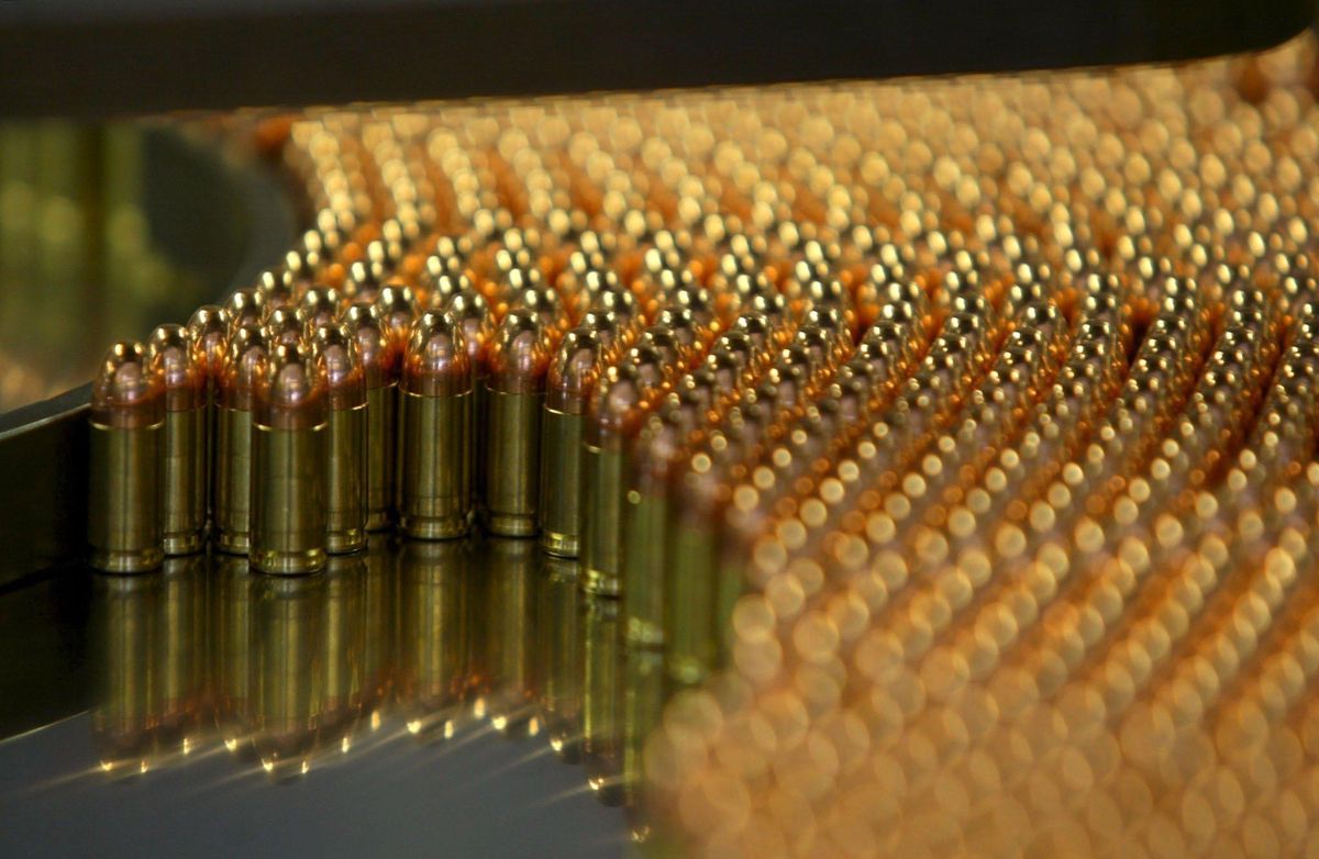 La moitié de la production des usines d’armement locales est vendue en Suisse, l’autre moitié à l’étranger, dont 64% à des pays européens.