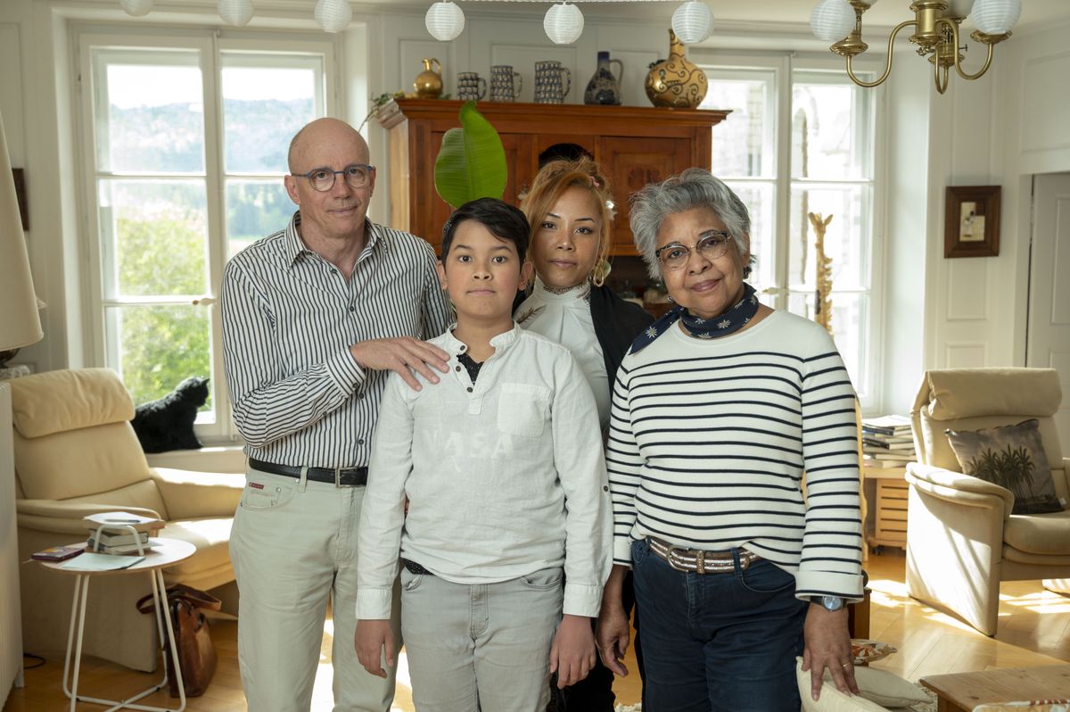 De g. à dr., le père de Marie, Antoine, son neveu Jayce-Harper, sa sœur, Laetitia et sa mère, Evelyne.