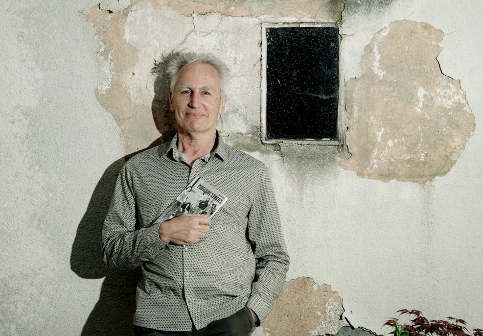 Alain Monney adore lire. Mais il aime aussi prendre part à des projets insolites.