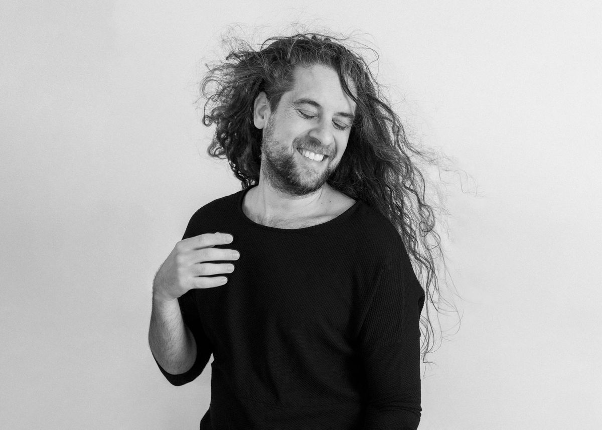 Dans «Ha Ha Ha», l’hilarité non binaire de Tarek Halaby se loge dans un ventre gravide.