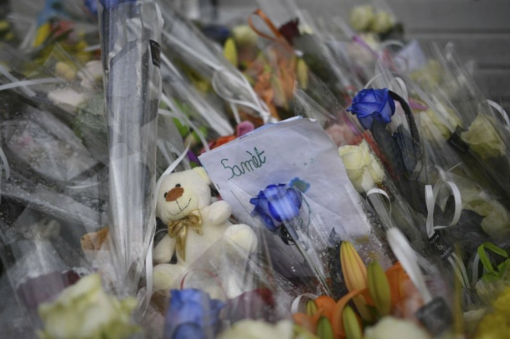 «Courage aux familles, tous dans nos coeurs»