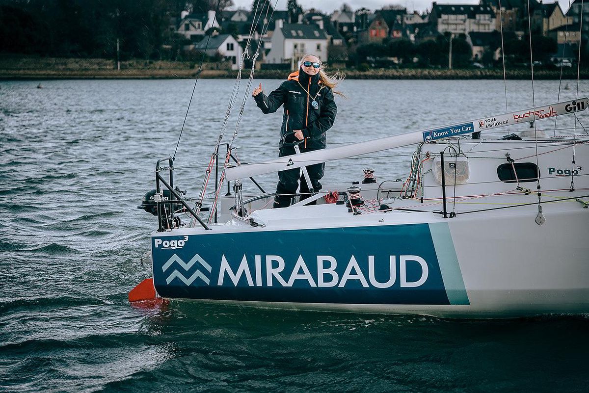 Sur son bateau de série de 6m50, un Pogo 3, Anaële Pattusch entame une carrière de navigatrice solitaire.
