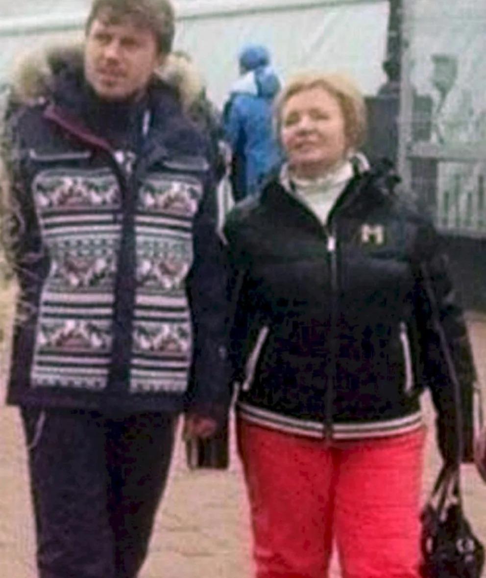 Trotz Sanktionen Hat Putins ExFrau ihrem Mann eine Luxuswohnung in Davos überschrieben? L Trotz Sanktionen Hat Putins ExFrau ihrem Mann eine Luxuswohnung in Davos überschrieben? L