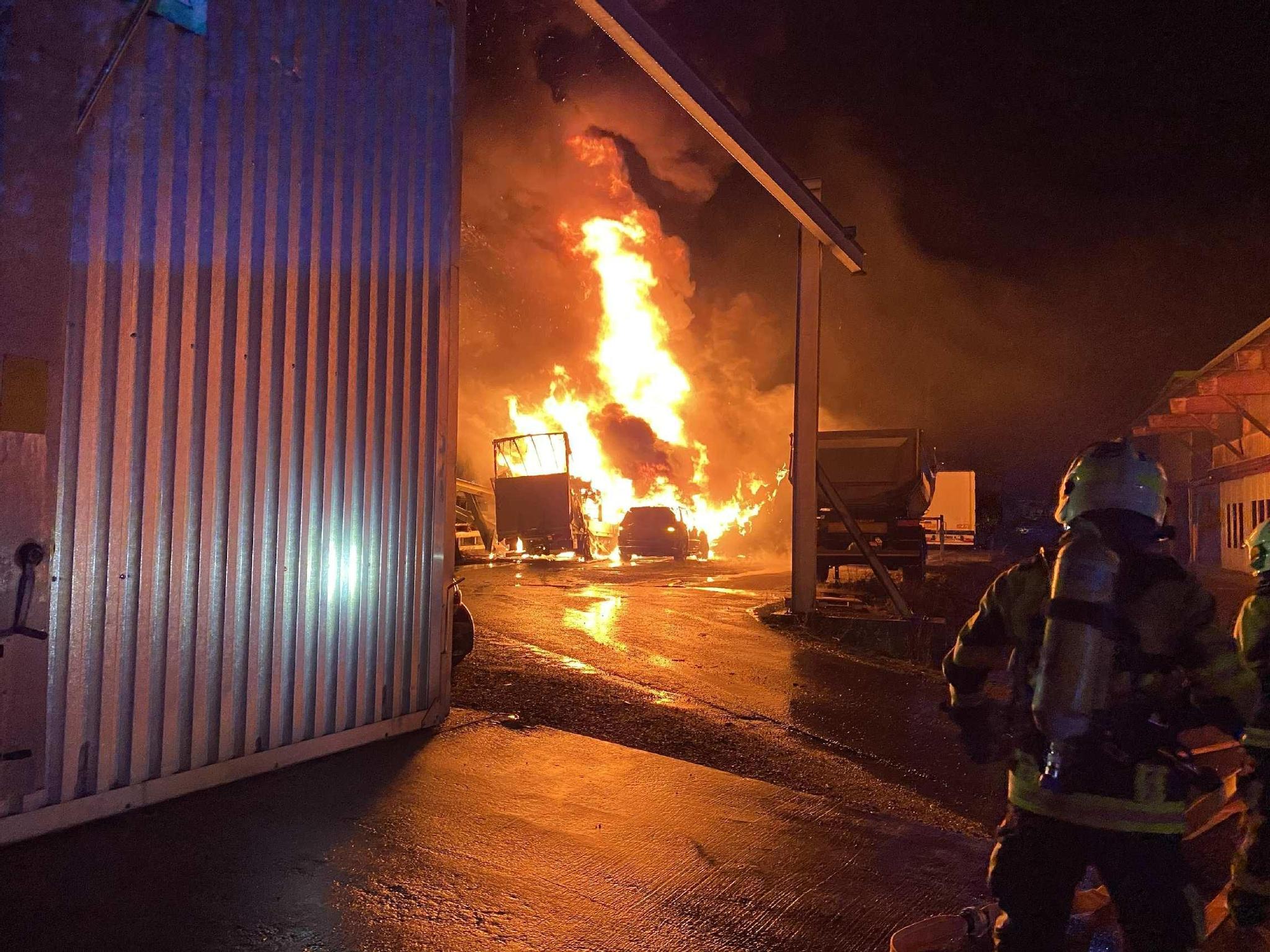 L’incident n’a pas fait de blessé mais des dommages ont été causés à plusieurs véhicules.